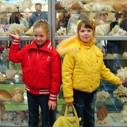 В мае 2006 года наша компания проводила очередной конкурс детских рисунков. В конкурсе принимали участие все дети, чьи мамы или папы, бабушки или дедушки, тёти или дяди работают в «Конфлексе»